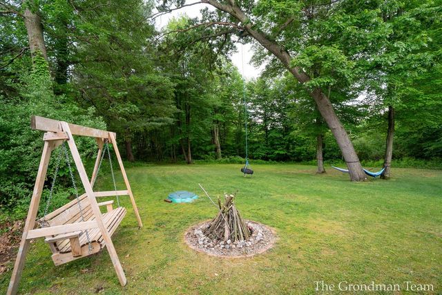13178 Spruceridge Road, Gowen, MI 49326