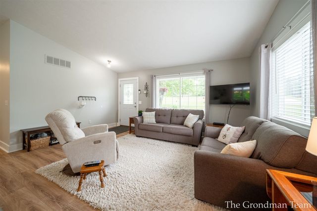 13178 Spruceridge Road, Gowen, MI 49326
