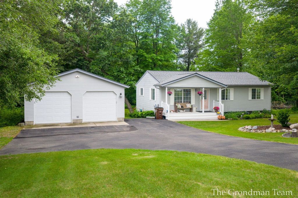 13178 Spruceridge Road, Gowen, MI 49326