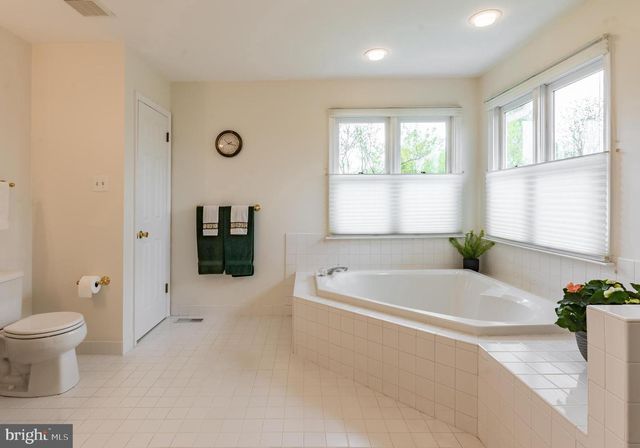 694 MISTY HOLLOW, Maple Glen, PA 19002