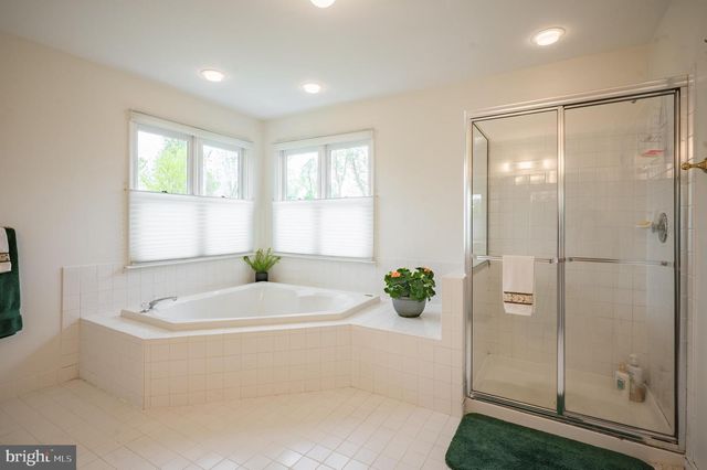 694 MISTY HOLLOW, Maple Glen, PA 19002