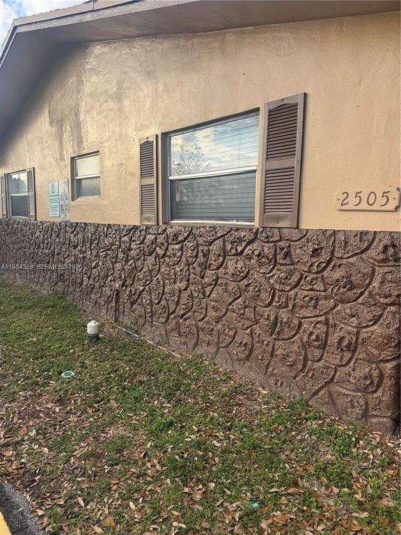 2505 NW 13th Ct 2, Fort Lauderdale, FL 33311