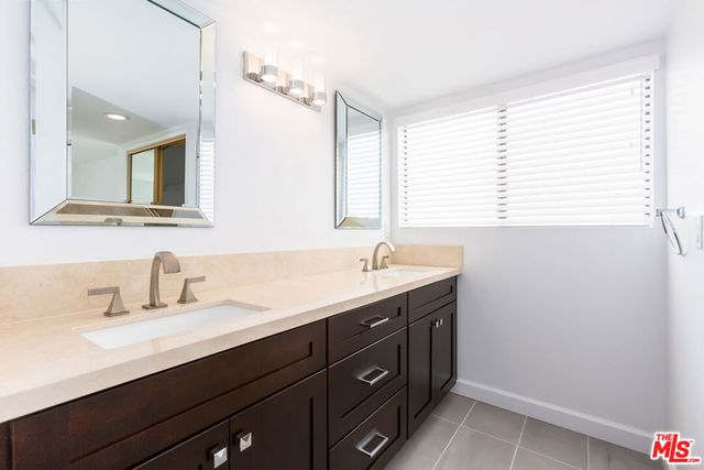 1738 S Bentley Avenue 302, Los Angeles, CA 90025