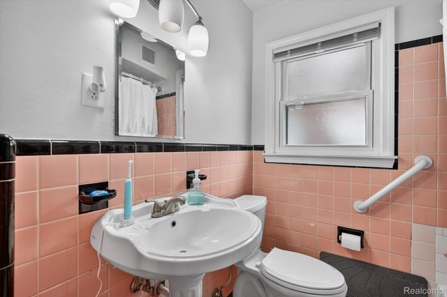 12984 Callender Street, Southgate, MI 48195