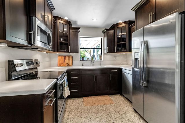 2440 VALENCIA DRIVE, Sarasota, FL 34239