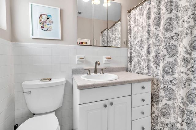 2440 VALENCIA DRIVE, Sarasota, FL 34239