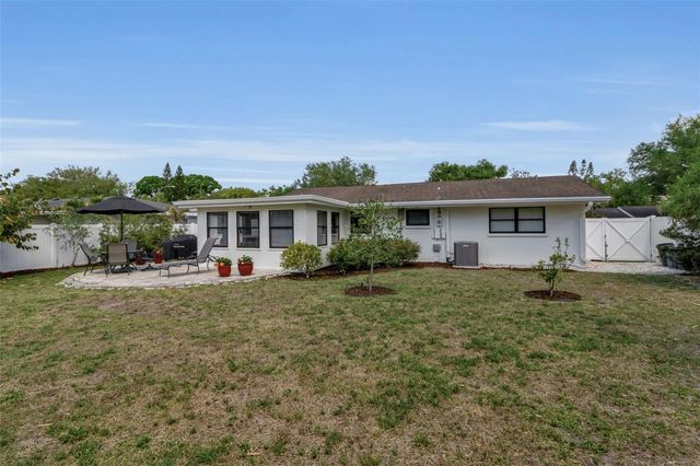 2440 VALENCIA DRIVE, Sarasota, FL 34239