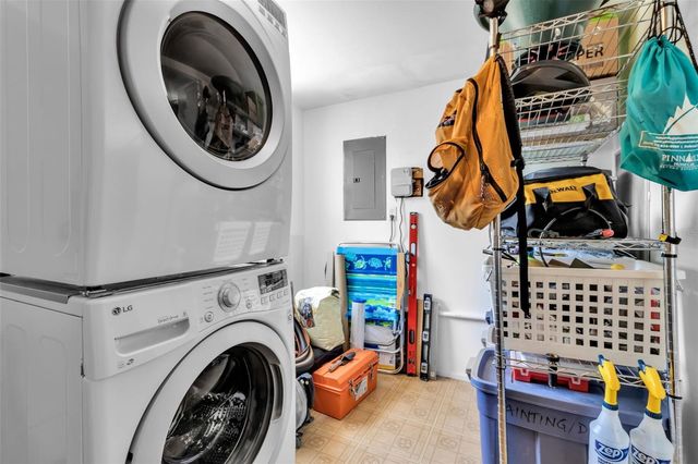 2440 VALENCIA DRIVE, Sarasota, FL 34239