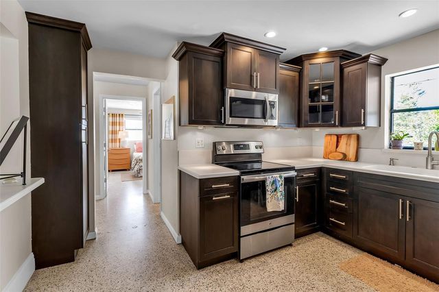 2440 VALENCIA DRIVE, Sarasota, FL 34239