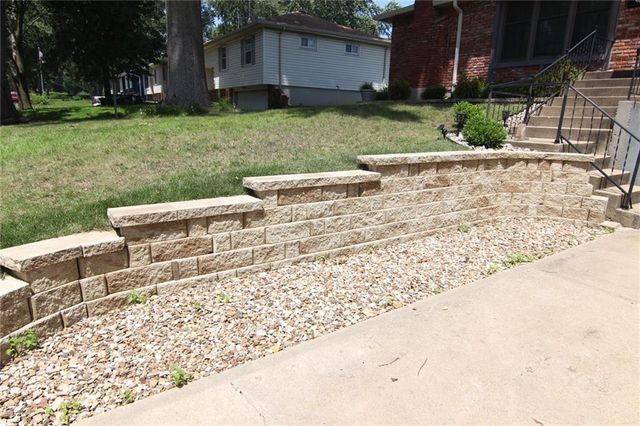 11200 W 51st Terrace, Shawnee, KS 66203