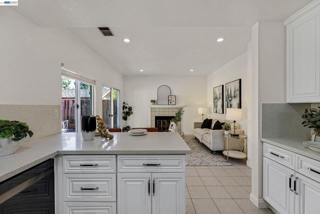 4290 Tiburon Dr, Fremont, CA 94555
