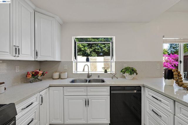 4290 Tiburon Dr, Fremont, CA 94555