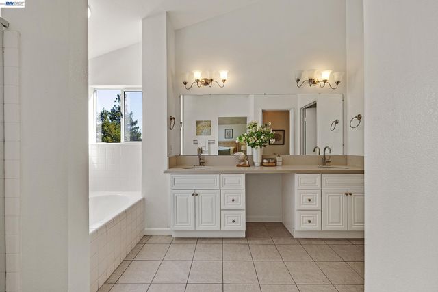 4290 Tiburon Dr, Fremont, CA 94555