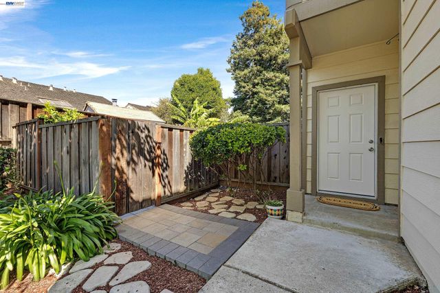 4290 Tiburon Dr, Fremont, CA 94555