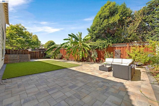4290 Tiburon Dr, Fremont, CA 94555