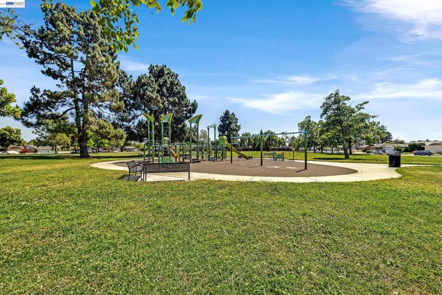 4290 Tiburon Dr, Fremont, CA 94555