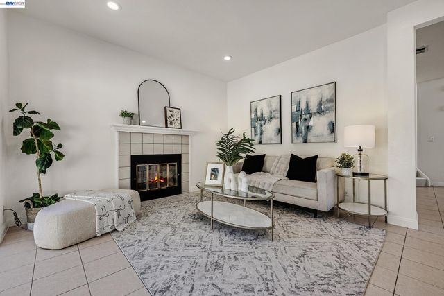 4290 Tiburon Dr, Fremont, CA 94555