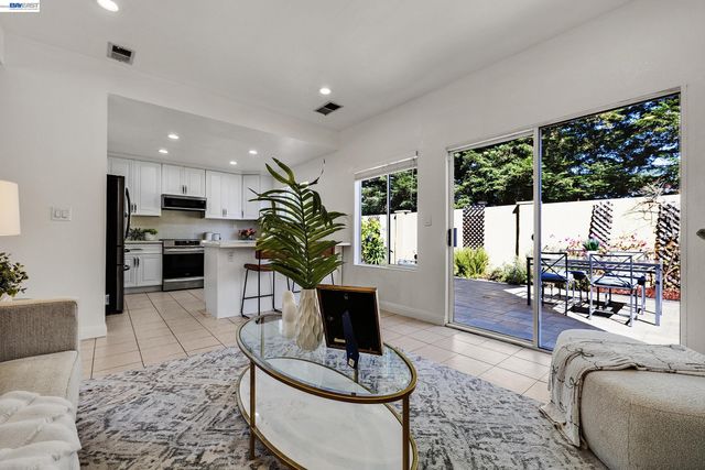 4290 Tiburon Dr, Fremont, CA 94555