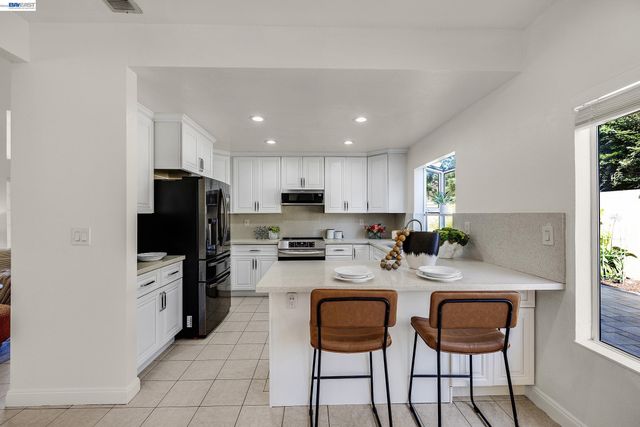 4290 Tiburon Dr, Fremont, CA 94555