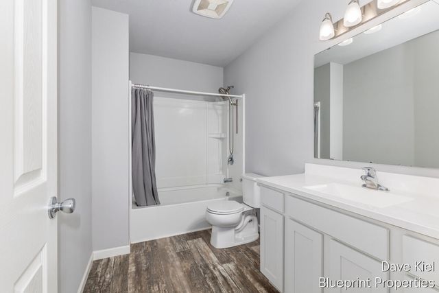445 Oak View Drive, Middleville, MI 49333