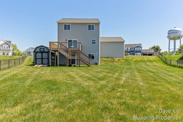445 Oak View Drive, Middleville, MI 49333
