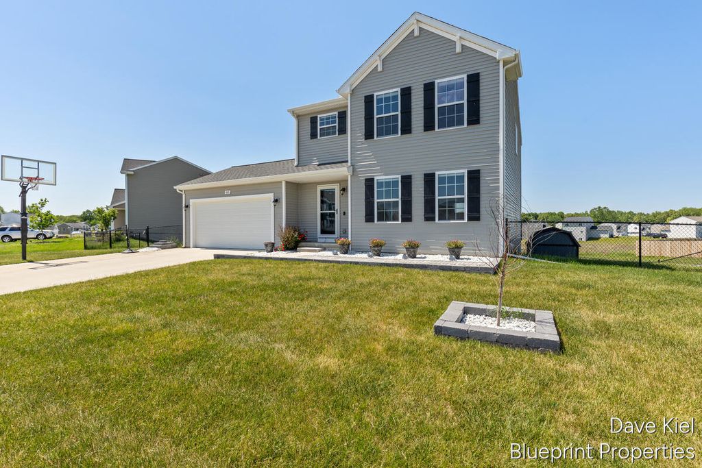 445 Oak View Drive, Middleville, MI 49333