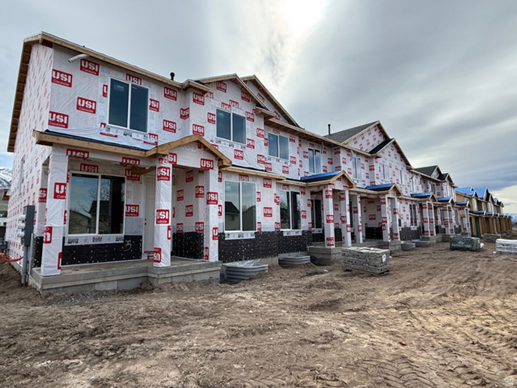 Image 1 of property listing at 813 S 270 E #3, Smithfield, UT 84335