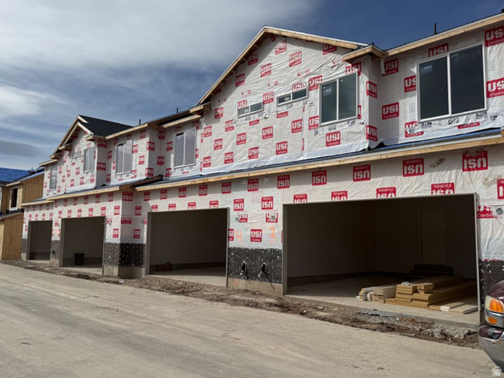 Image 18 of property listing at 813 S 270 E #3, Smithfield, UT 84335