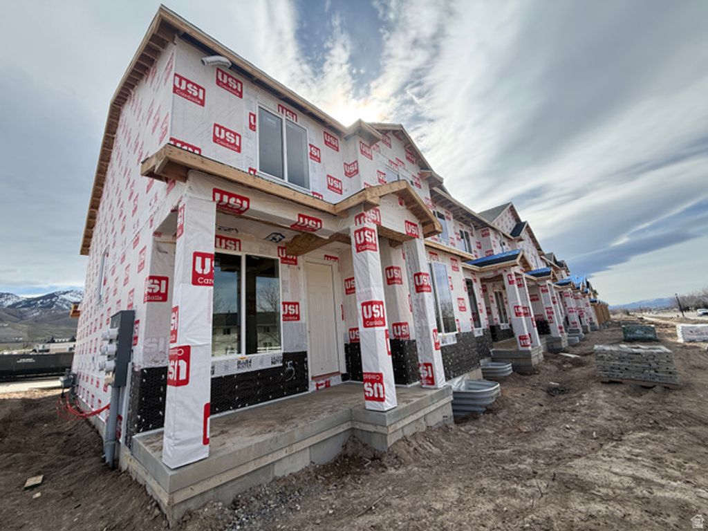 Image 19 of property listing at 813 S 270 E #3, Smithfield, UT 84335