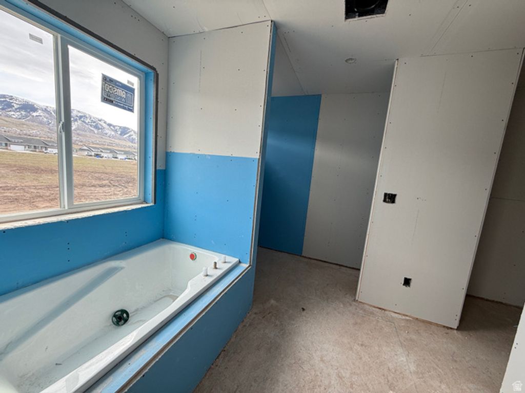 Image 8 of property listing at 813 S 270 E #3, Smithfield, UT 84335