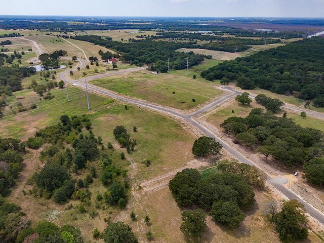 610 Waters Edge Way, Dodd City, TX 75438