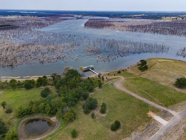 610 Waters Edge Way, Dodd City, TX 75438