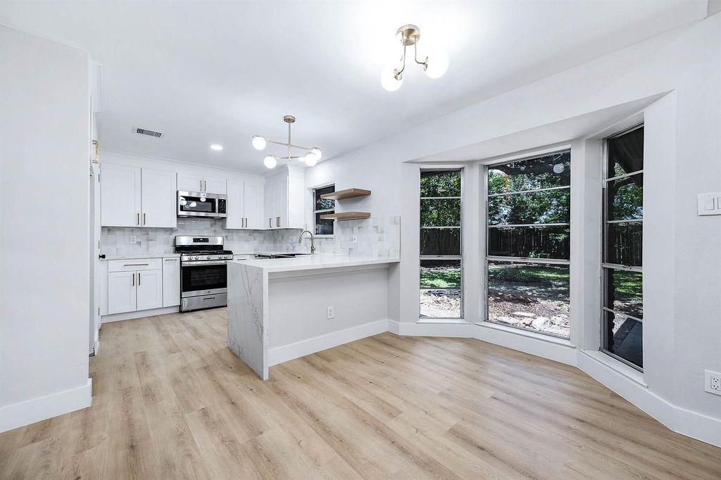13123 James Lane, Stafford, TX 77477