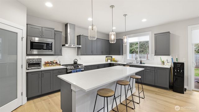 10921 71st Avenue Ct E, Puyallup, WA 98373