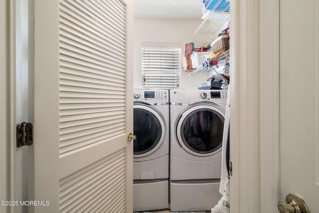 22 Toppinglift Drive, Bayville, NJ 08721