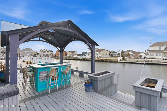 22 Toppinglift Drive, Bayville, NJ 08721