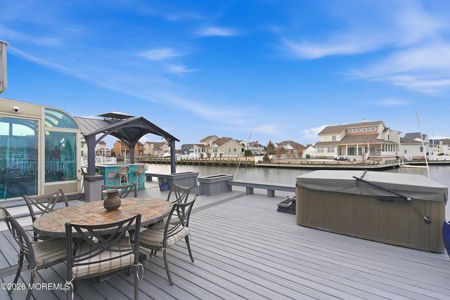 22 Toppinglift Drive, Bayville, NJ 08721