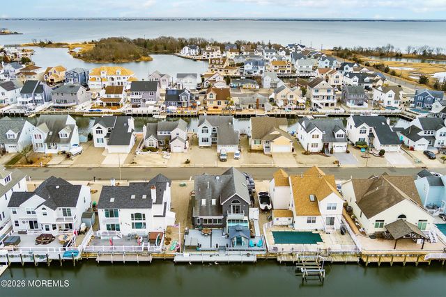 22 Toppinglift Drive, Bayville, NJ 08721