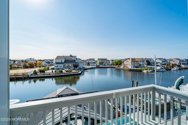 22 Toppinglift Drive, Bayville, NJ 08721