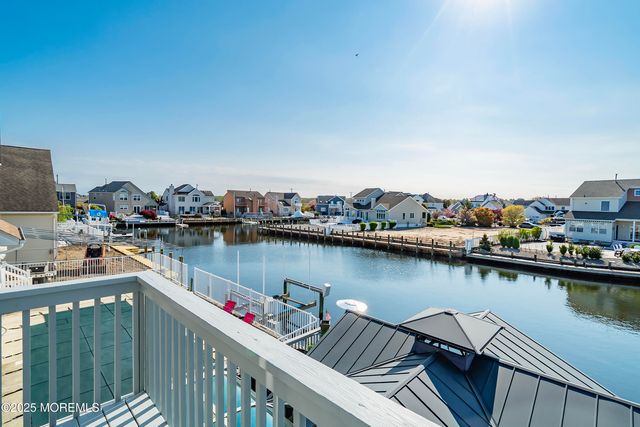 22 Toppinglift Drive, Bayville, NJ 08721