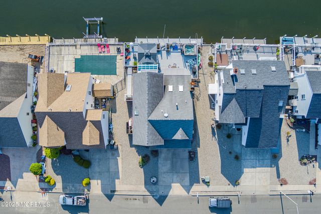 22 Toppinglift Drive, Bayville, NJ 08721