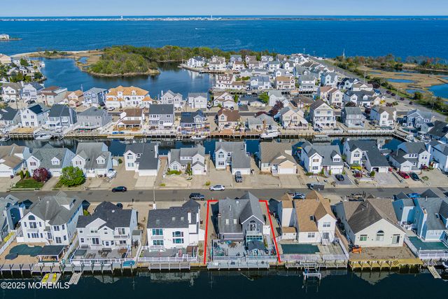 22 Toppinglift Drive, Bayville, NJ 08721