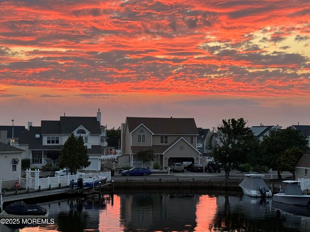 22 Toppinglift Drive, Bayville, NJ 08721