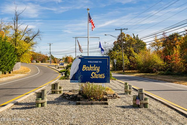 22 Toppinglift Drive, Bayville, NJ 08721