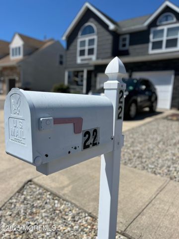 22 Toppinglift Drive, Bayville, NJ 08721