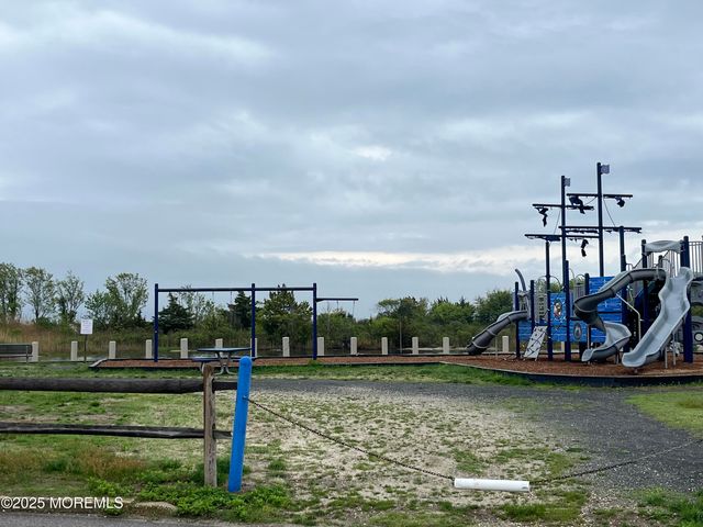 22 Toppinglift Drive, Bayville, NJ 08721