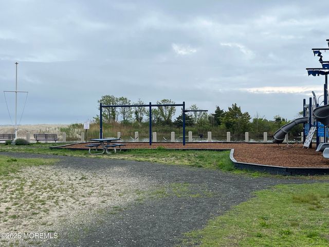 22 Toppinglift Drive, Bayville, NJ 08721