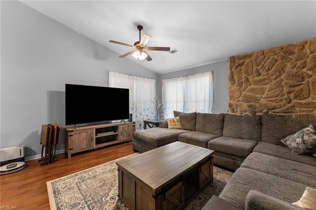 815 Bowling Green TRL, Chesapeake, VA 23320