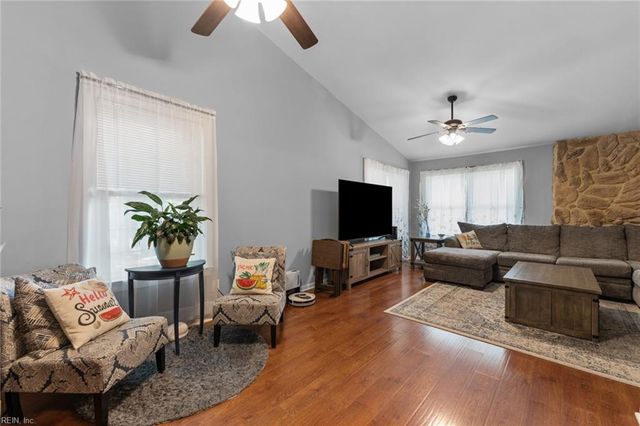 815 Bowling Green TRL, Chesapeake, VA 23320