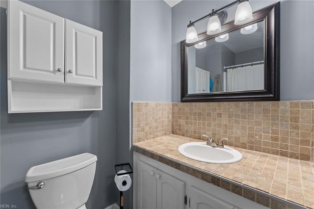 815 Bowling Green TRL, Chesapeake, VA 23320